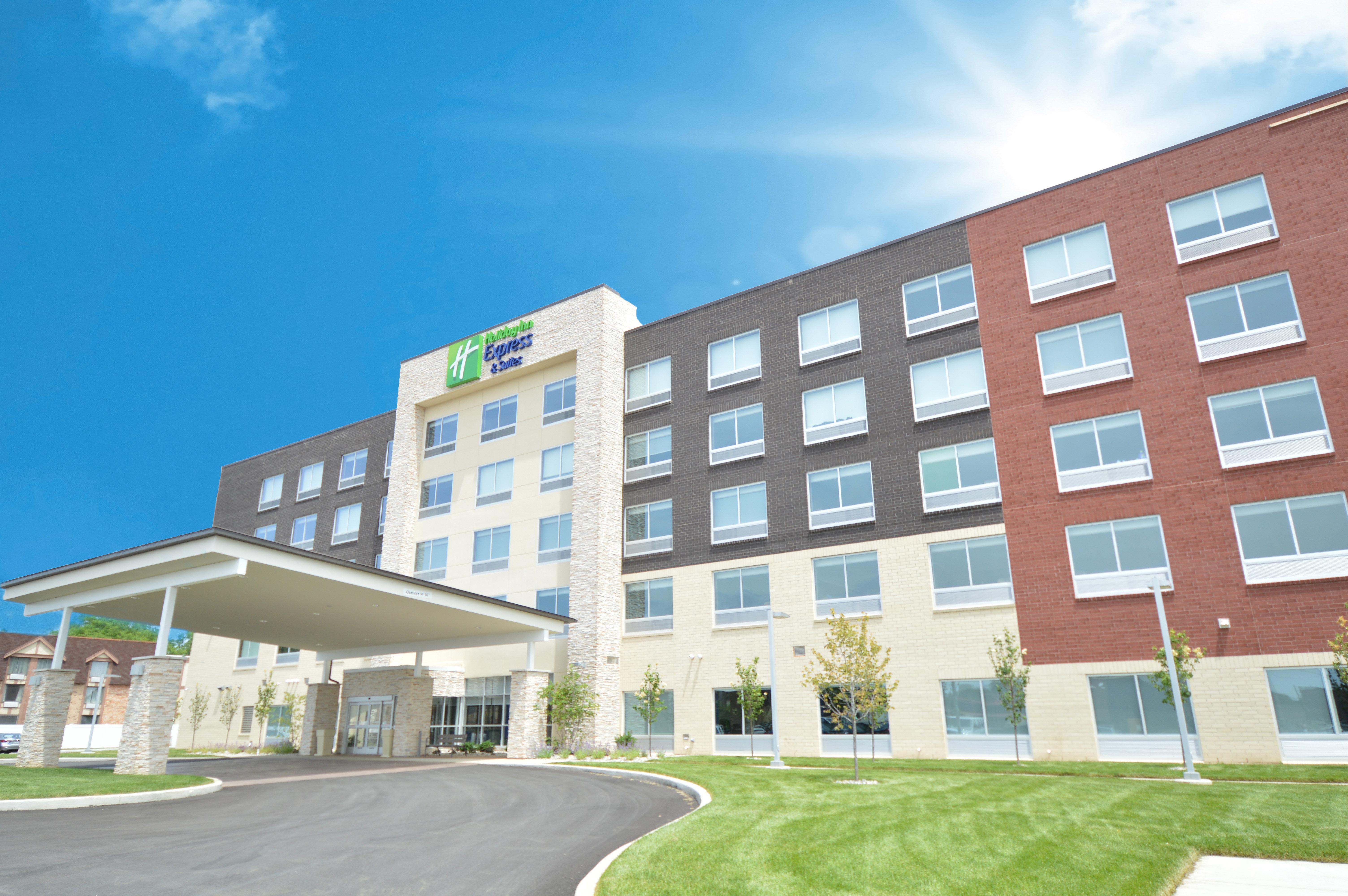 Holiday Inn Express & Suites Toledo West, An Ihg Hotel Exterior photo